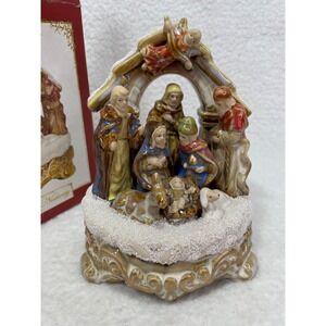Golden Treasures Musical Nativity Plays Silent Night EUC